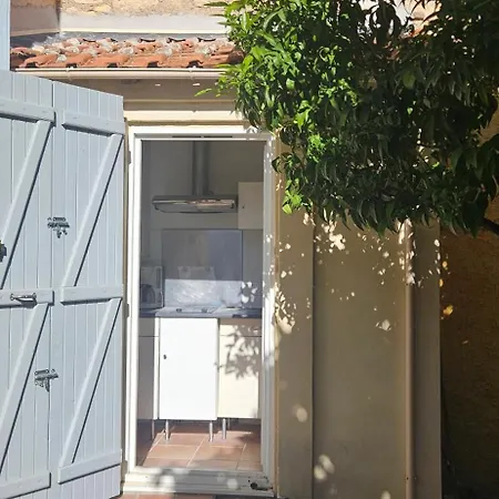 Clim Et Extérieur Entre Mer, Garrigue Et Réserve Africaine