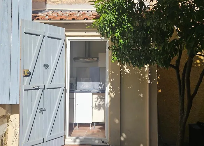 Clim Et Exterieur Entre Mer, Garrigue Et Reserve Africaine